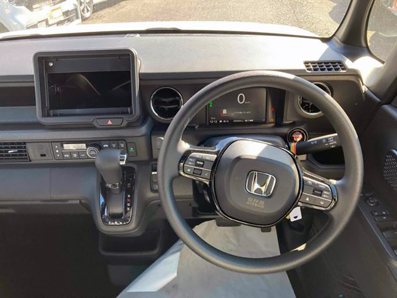 N-BOXカスタム ベースグレード 187.9万円 太田12km プラチナホワイト